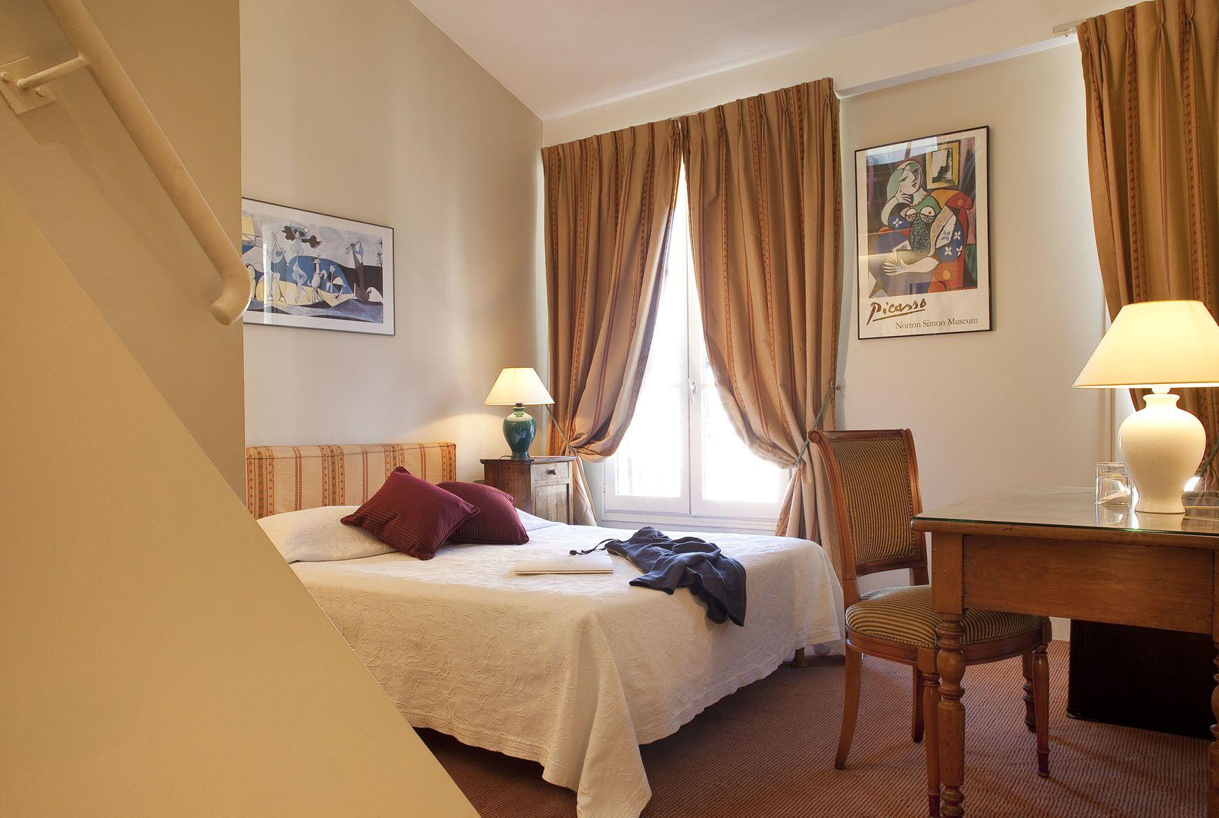 De La Place Du Louvre - Esprit De France Parigi