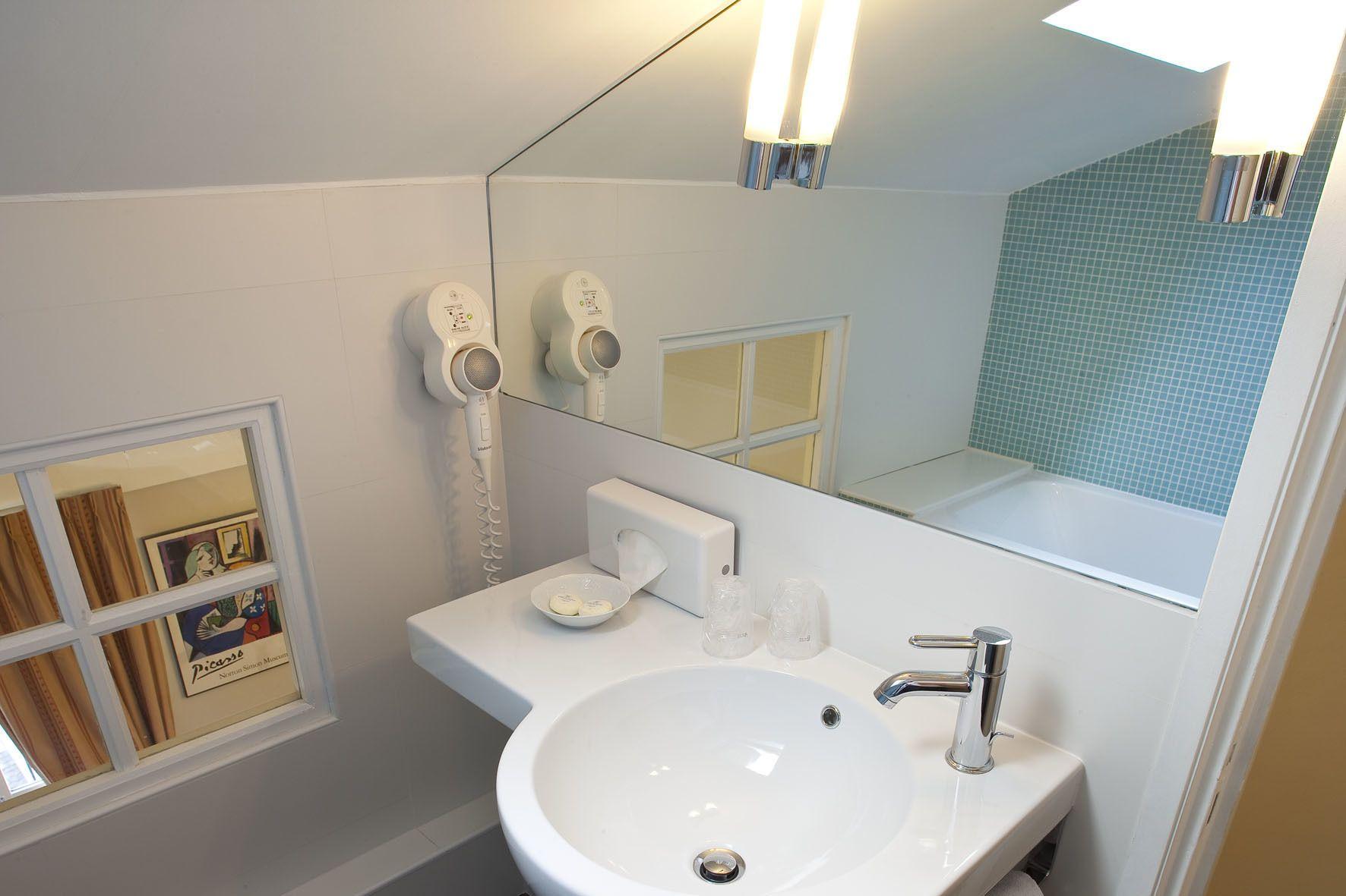 De La Place Du Louvre - Esprit De France