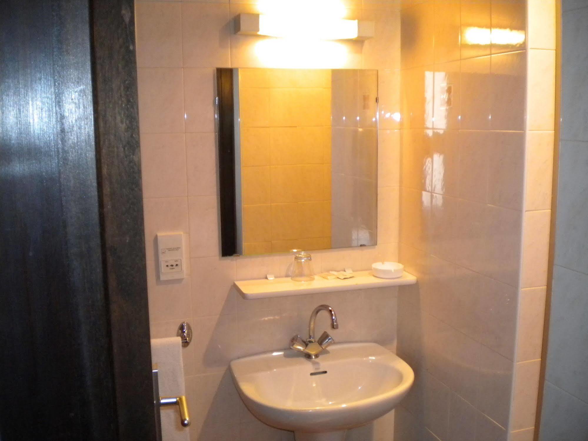 De La Place Du Louvre - Esprit De France