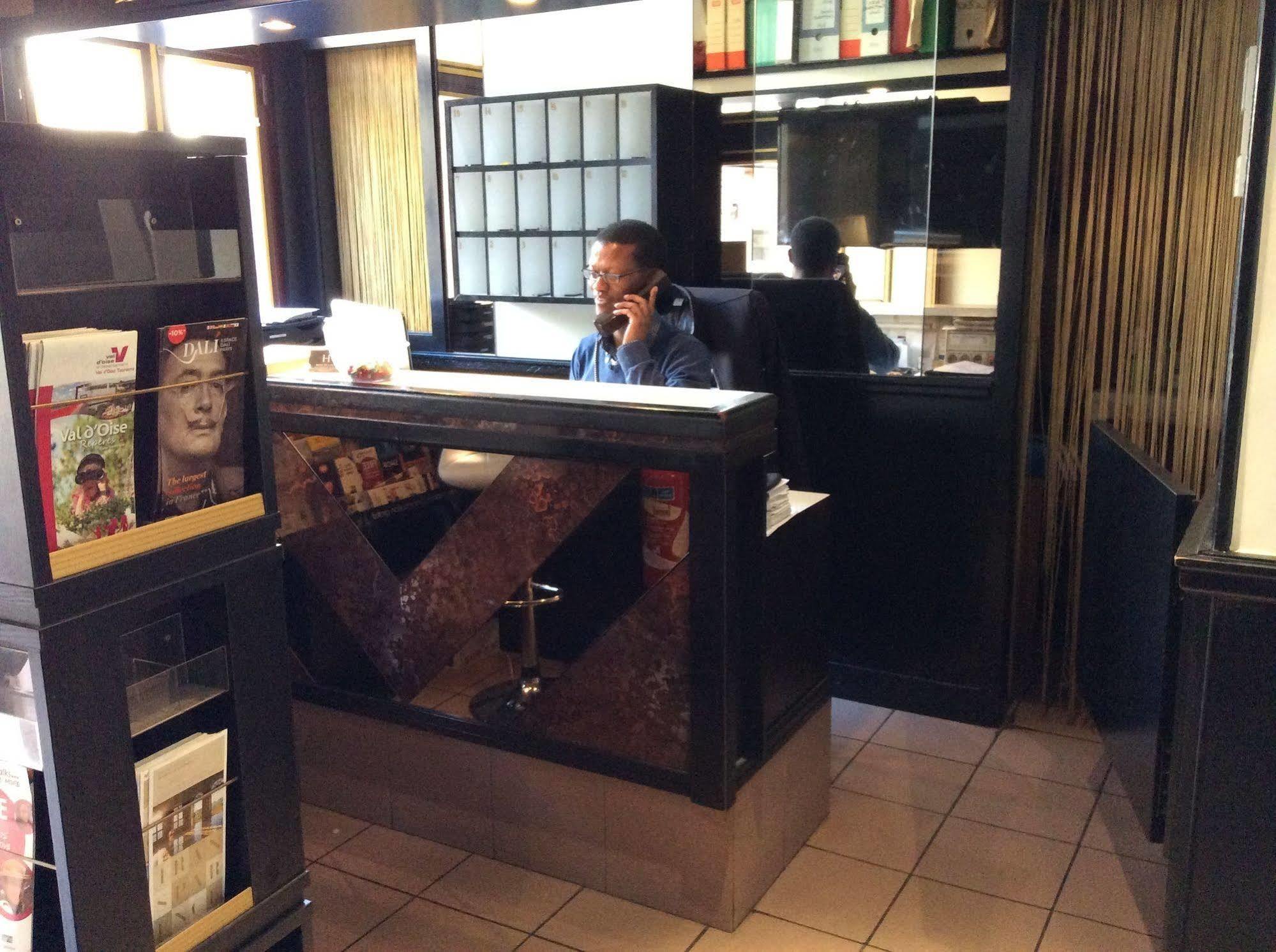 De La Place Du Louvre - Esprit De France